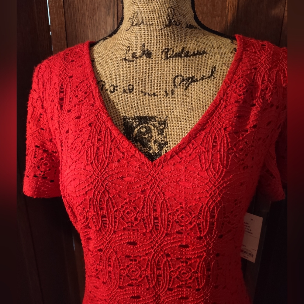 Apt 9 red dress women's size medium lace overlay with short sleeve. New with tag